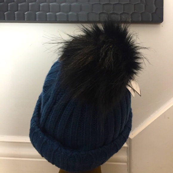 New blue green knit winter toque - Picture 4 of 7
